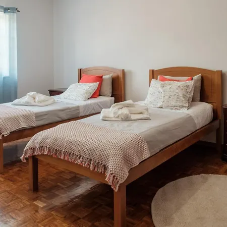 Casa Da Alegria - Piscina, Sala De Jogos, 4 Quartos Cardigos