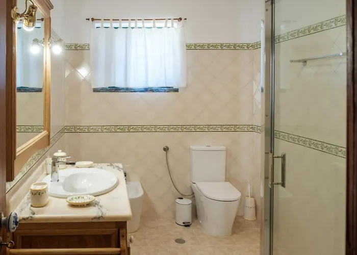 Casa Da Alegria - Piscina, Sala De Jogos, 4 Quartos * Cardigos