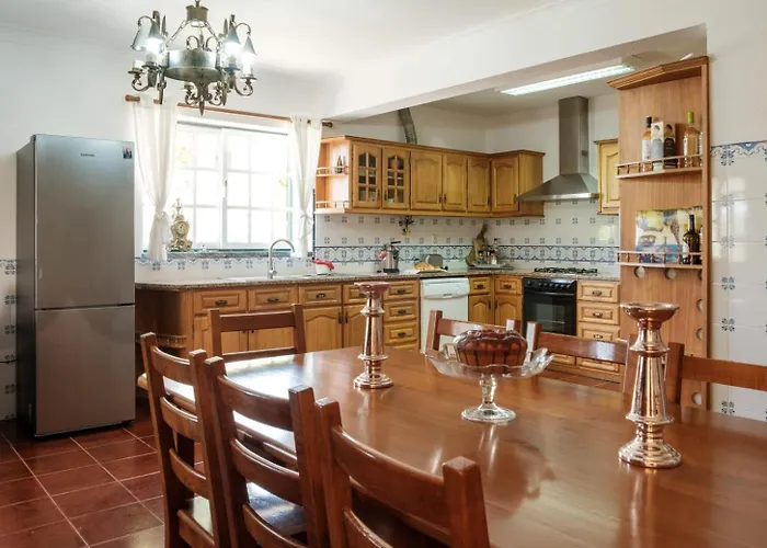 Casa Da Alegria - Piscina, Sala De Jogos, 4 Quartos * Cardigos